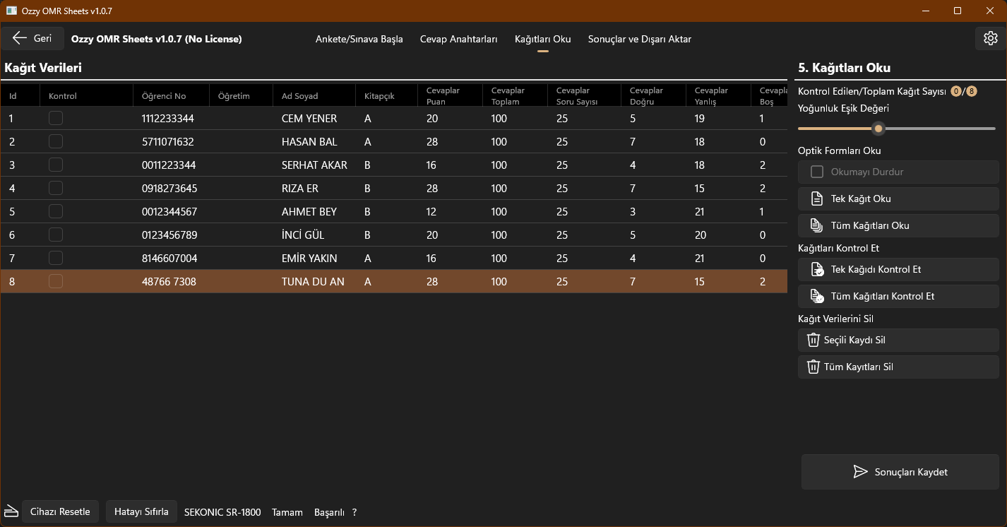 Ozzy OMR Sheets uygulamasında optik formların Sekonic cihaslar ile okutulduğu ve tablo olarak listelendiği ekranın koyu temada ekran görüntüsü